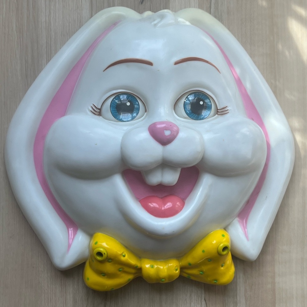 Vintage plastic bunny face wall hanging by great American fun corp - Picture 1 of 8